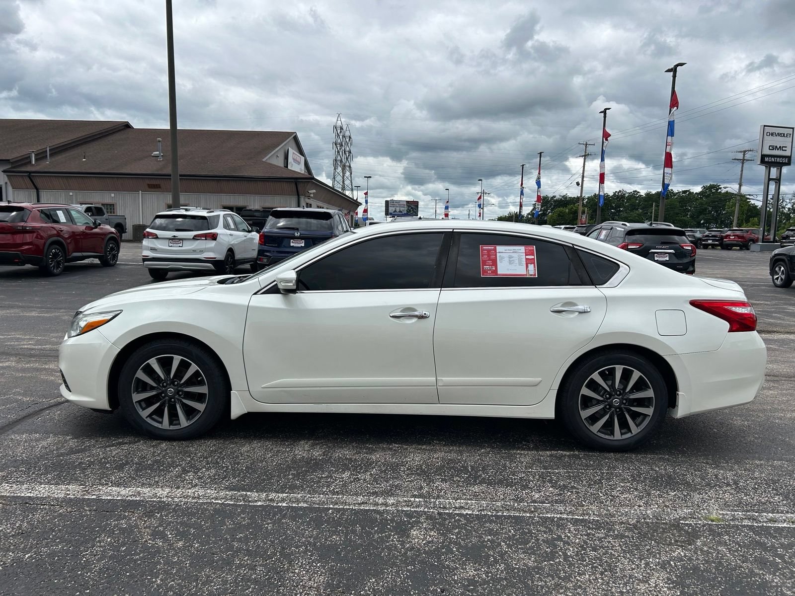 Used 2017 Nissan Altima 2.5 SV w/ Convenience Package FWD image 2