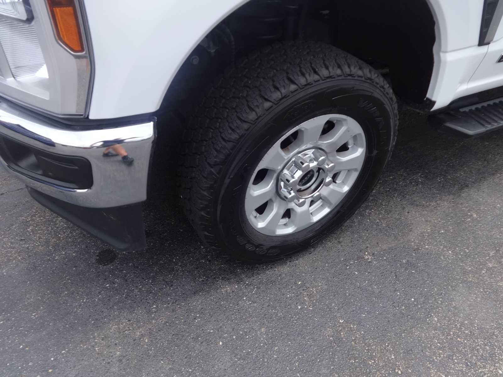 Used 2024 Ford F250 XLT image 4