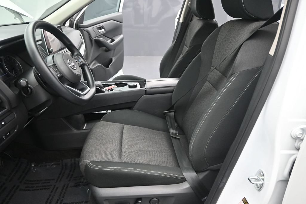 Used 2024 Nissan Rogue SV AWD/4WD image 16
