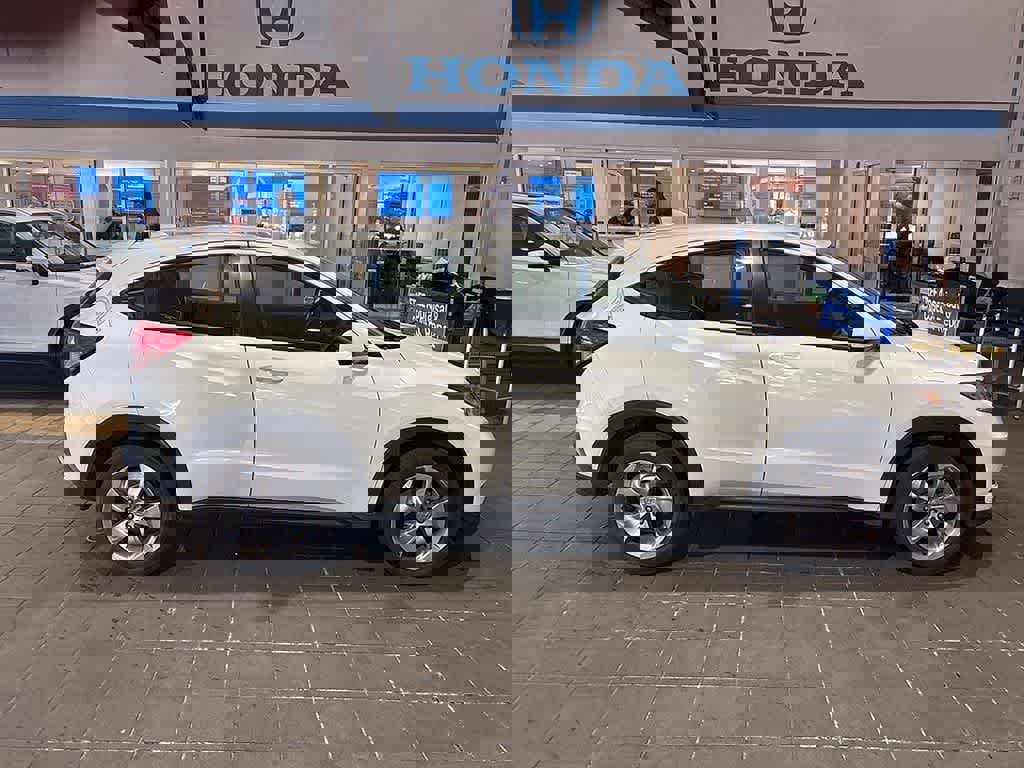 Used 2017 Honda HR-V LX image 9