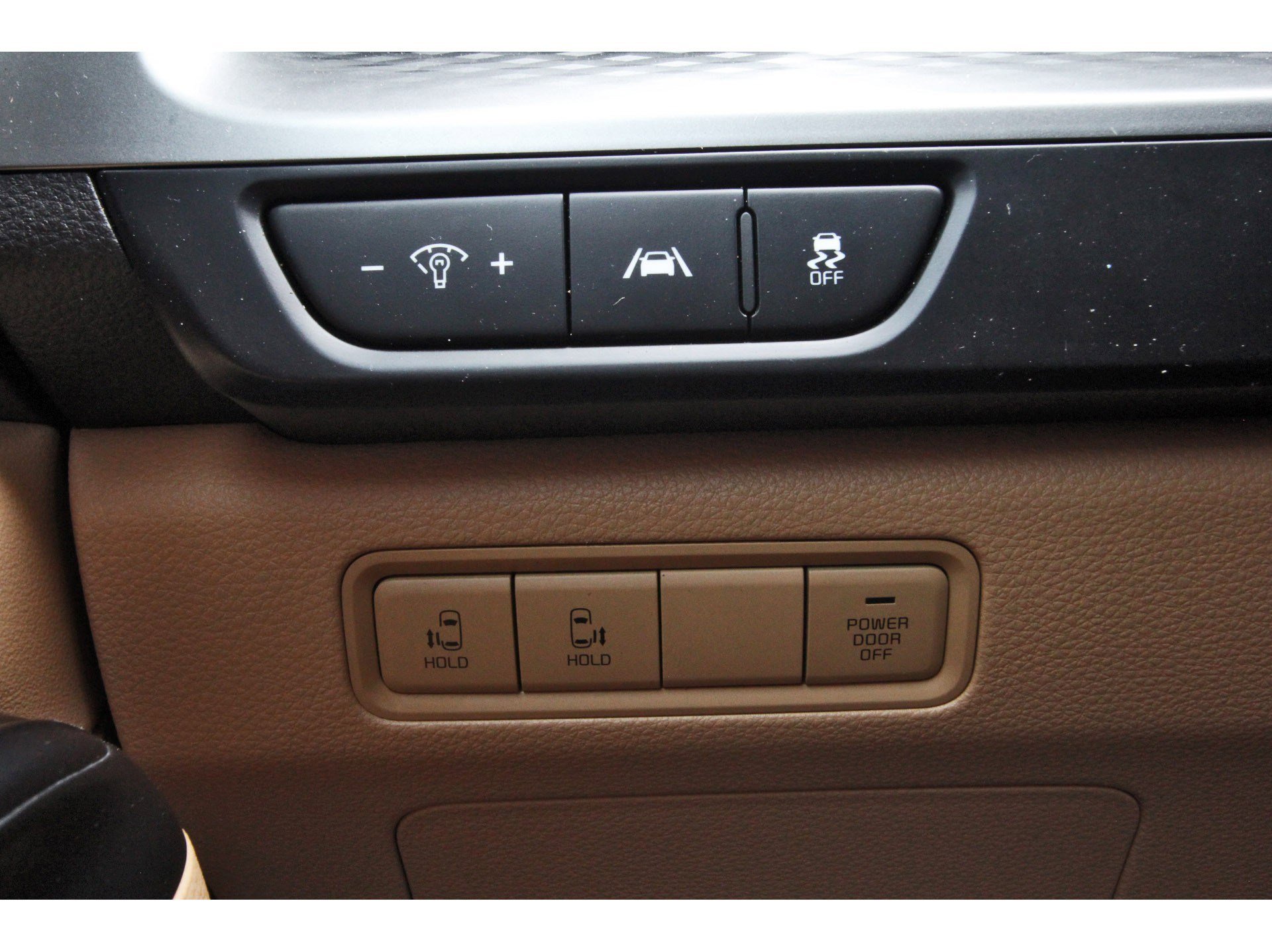 Used 2024 Kia Carnival LX FWD image 22