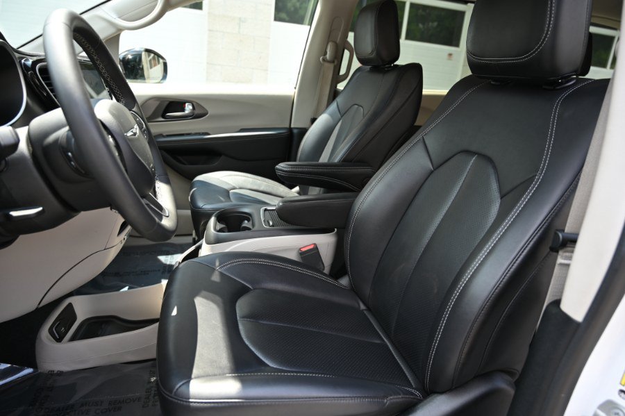 Used 2024 Chrysler Pacifica Touring-L FWD image 14