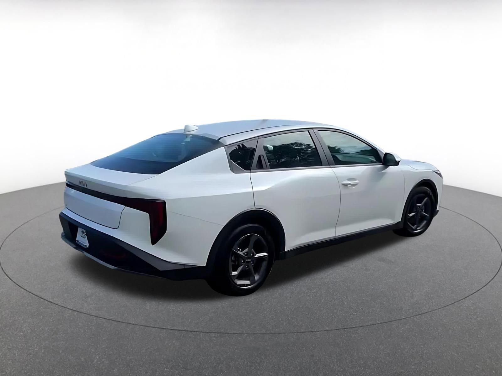 Used 2025 Kia K4 LXS image 14