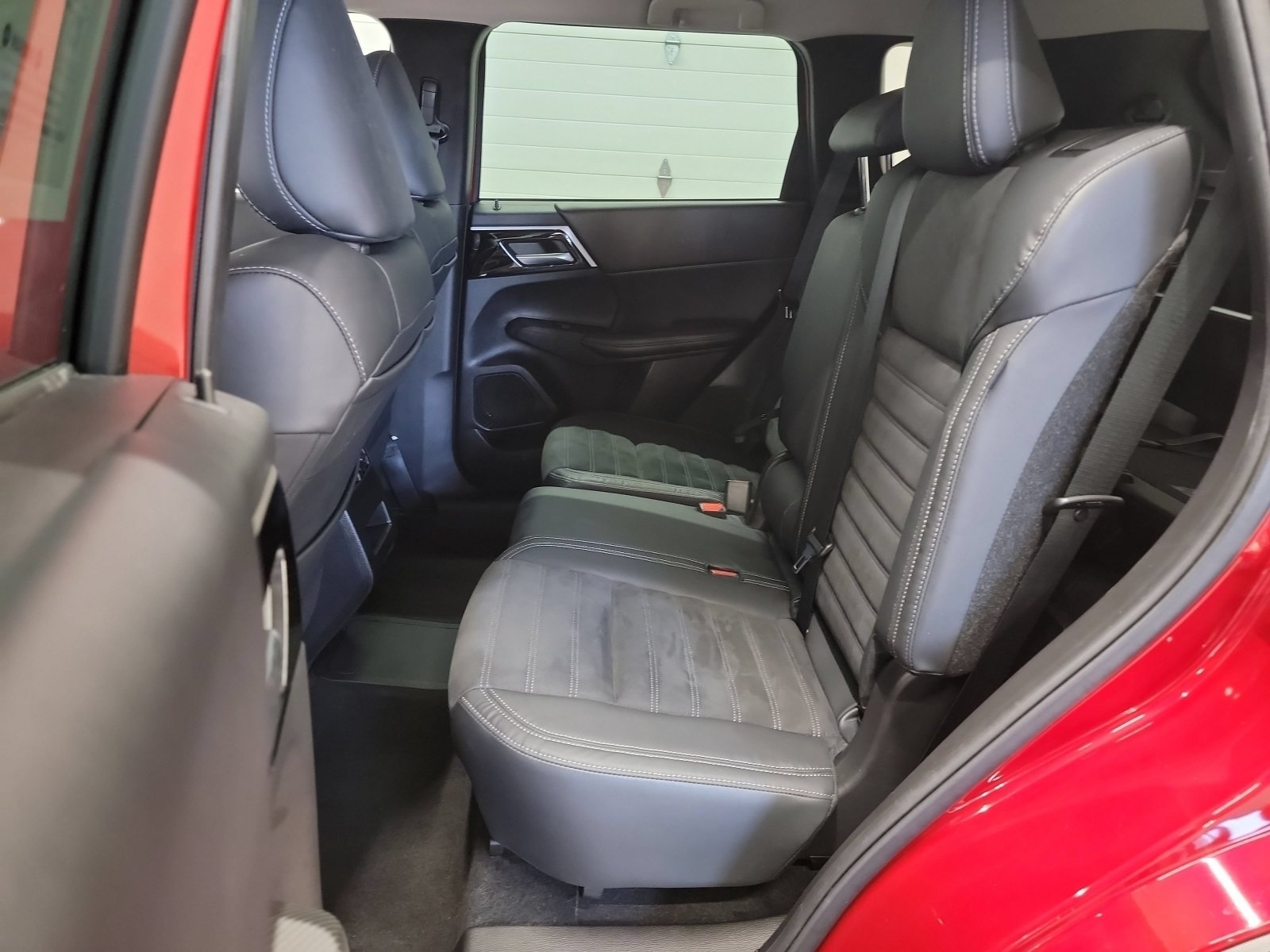 Used 2023 Mitsubishi Outlander SE AWD/4WD image 27