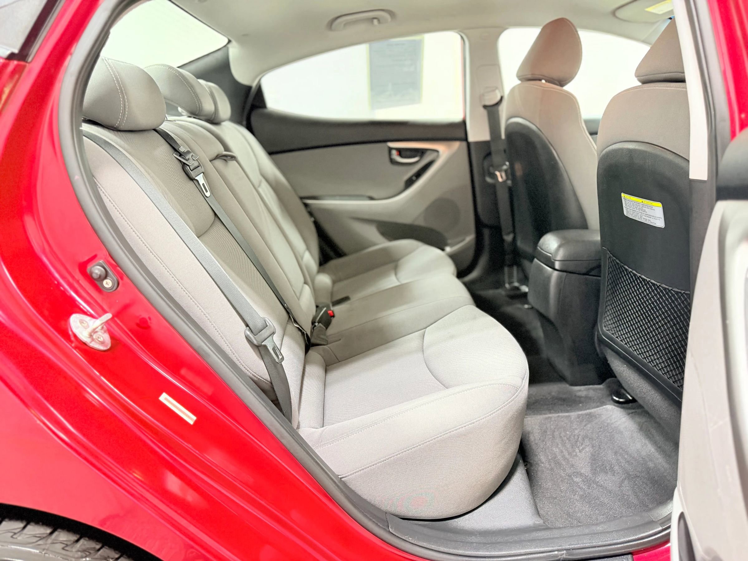 Used 2014 Hyundai Elantra SE image 30