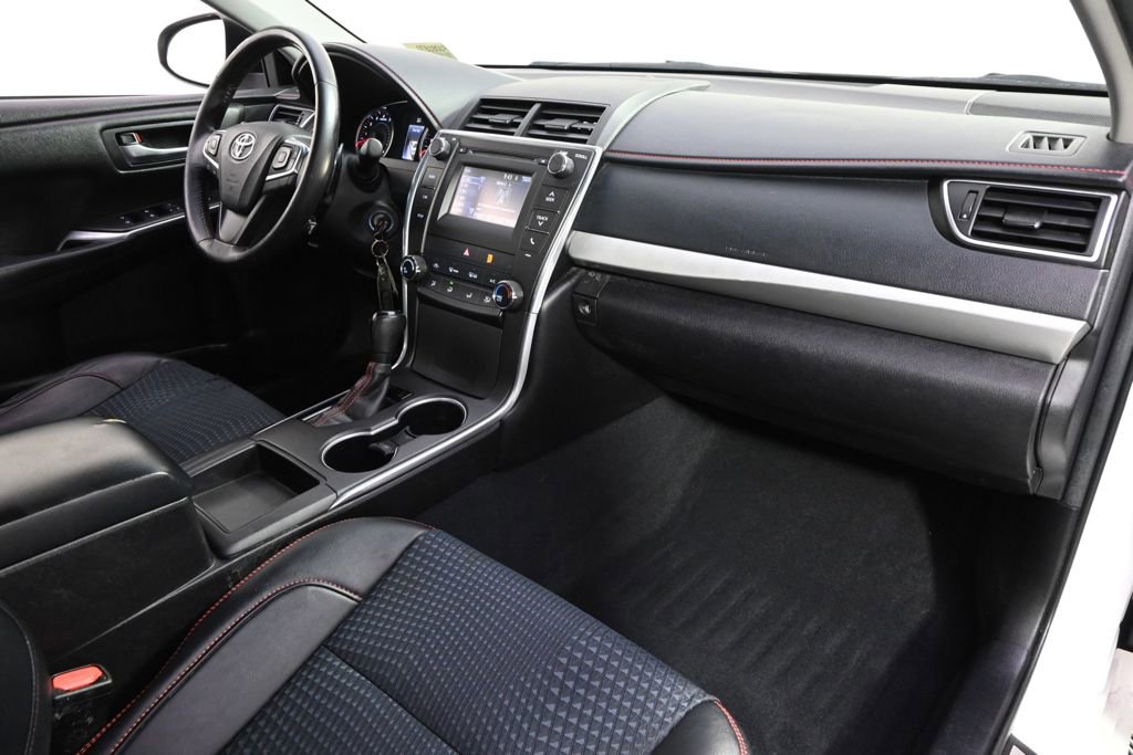 Used 2015 Toyota Camry SE FWD image 14