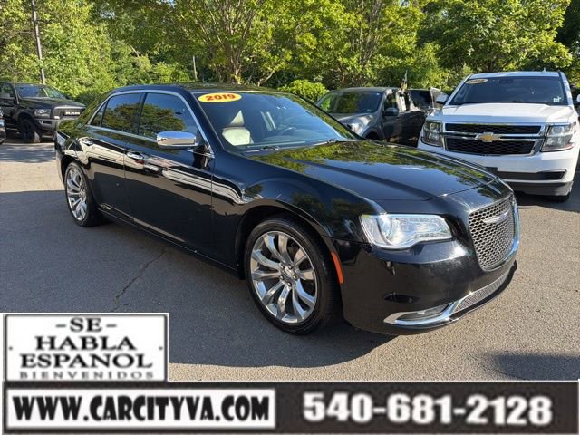 Used 2019 Chrysler 300 Limited RWD image 1
