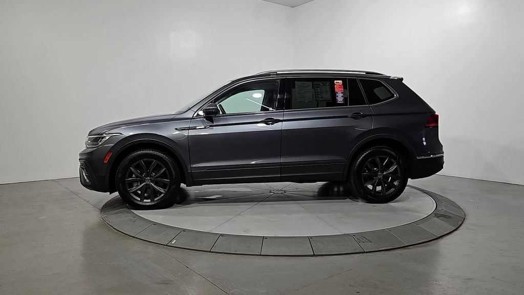 Used 2022 Volkswagen Tiguan SE AWD/4WD image 2