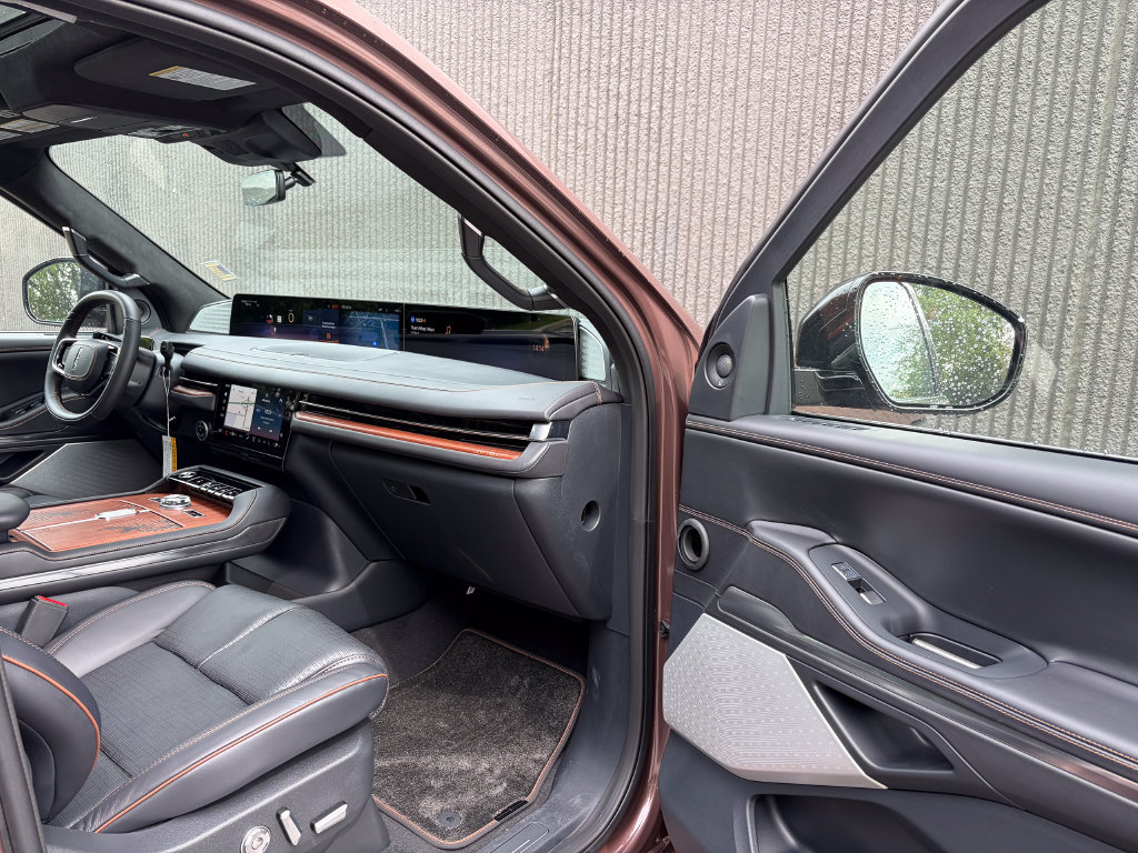 New 2027 Lincoln Navigator Black Label AWD/4WD image 43