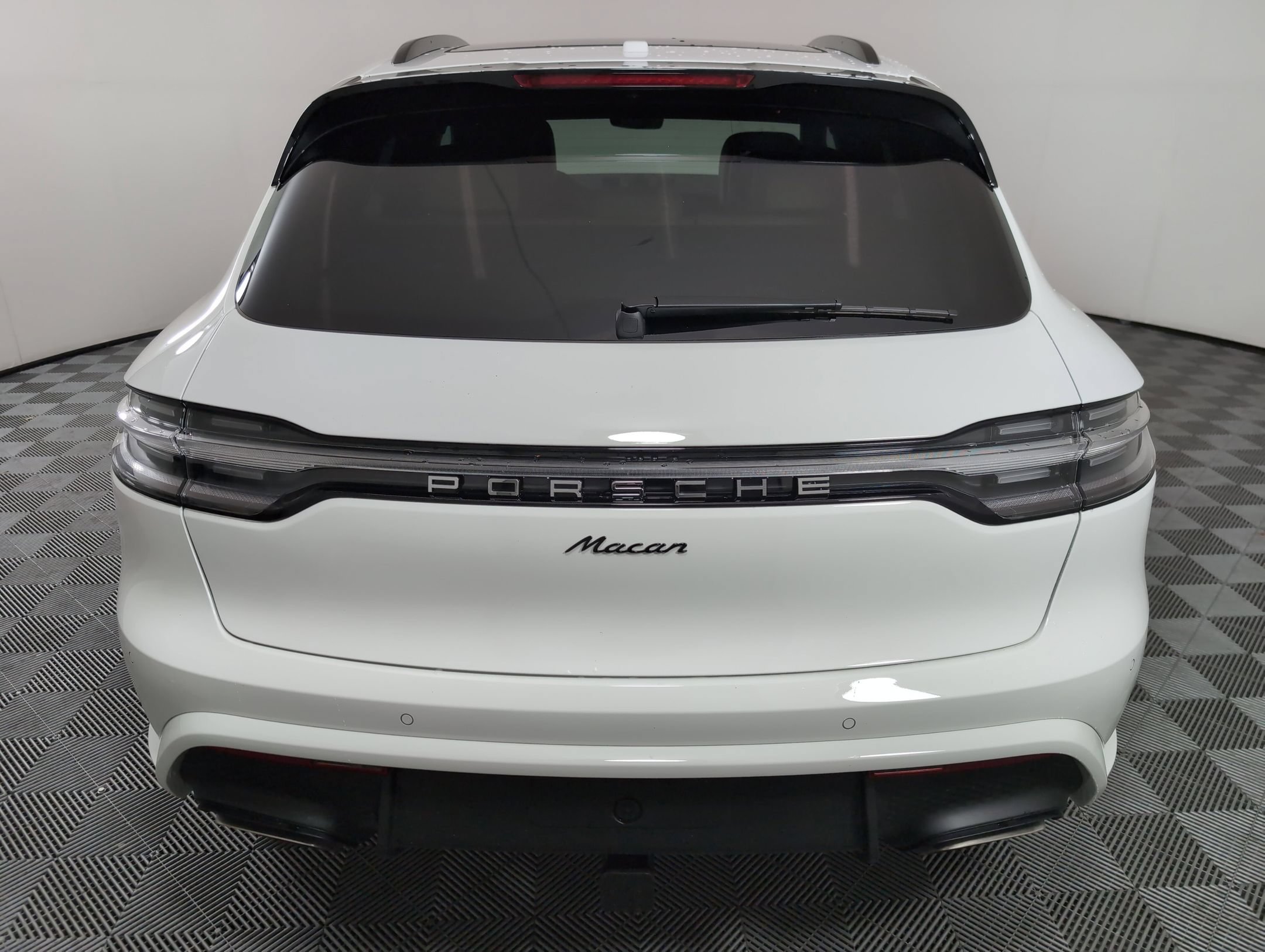 Certified 2025 Porsche Macan AWD/4WD image 7