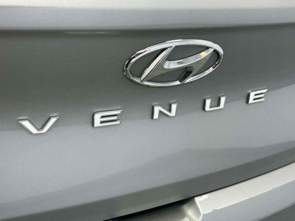 Used 2025 Hyundai Venue SEL FWD image 10