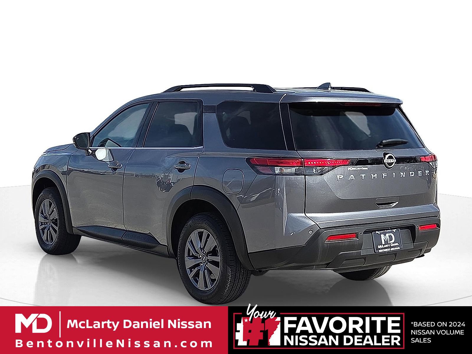 Used 2025 Nissan Pathfinder SV image 4