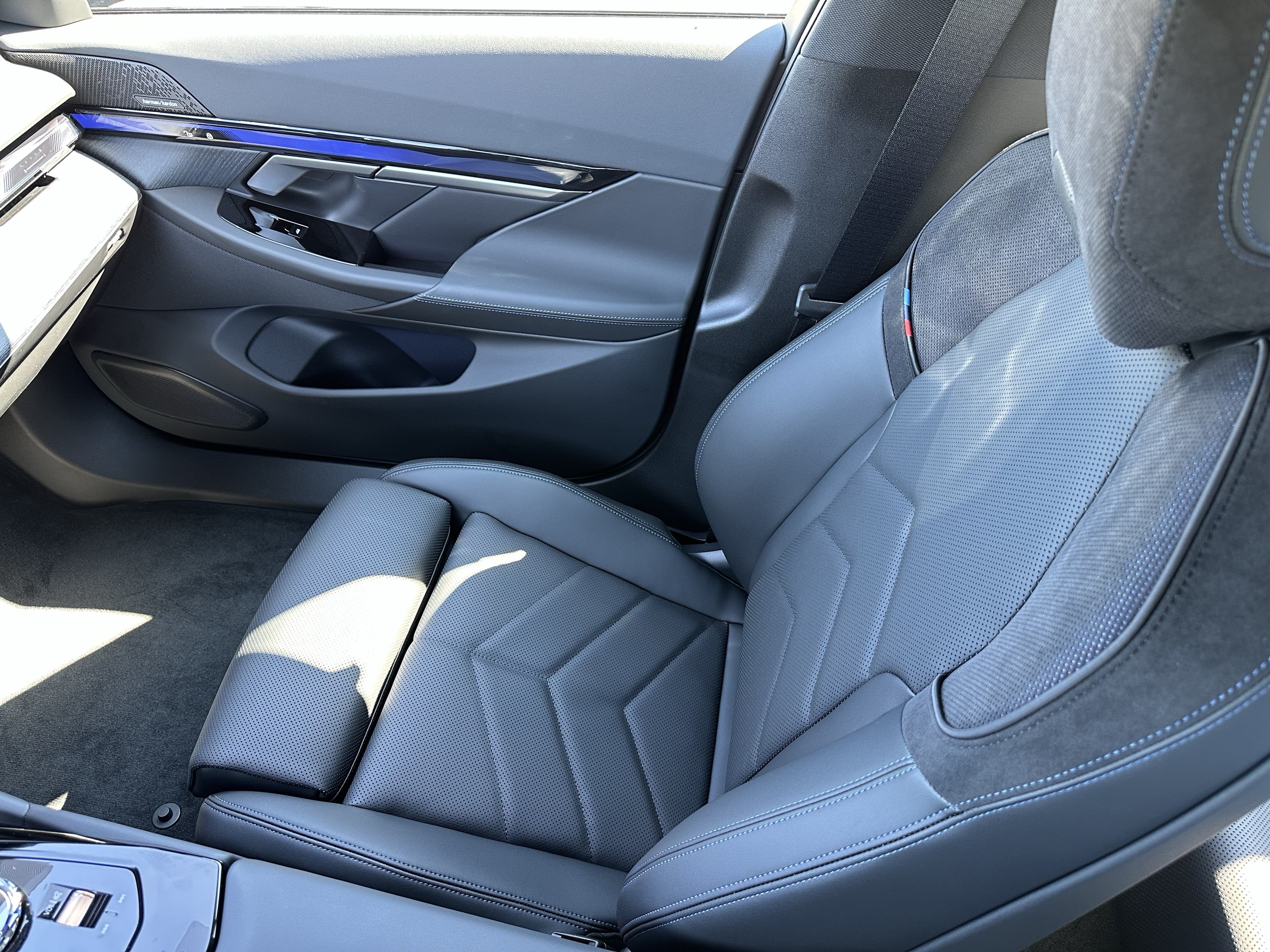 New 2026 BMW 550e xDrive w/ Executive Package AWD/4WD image 11