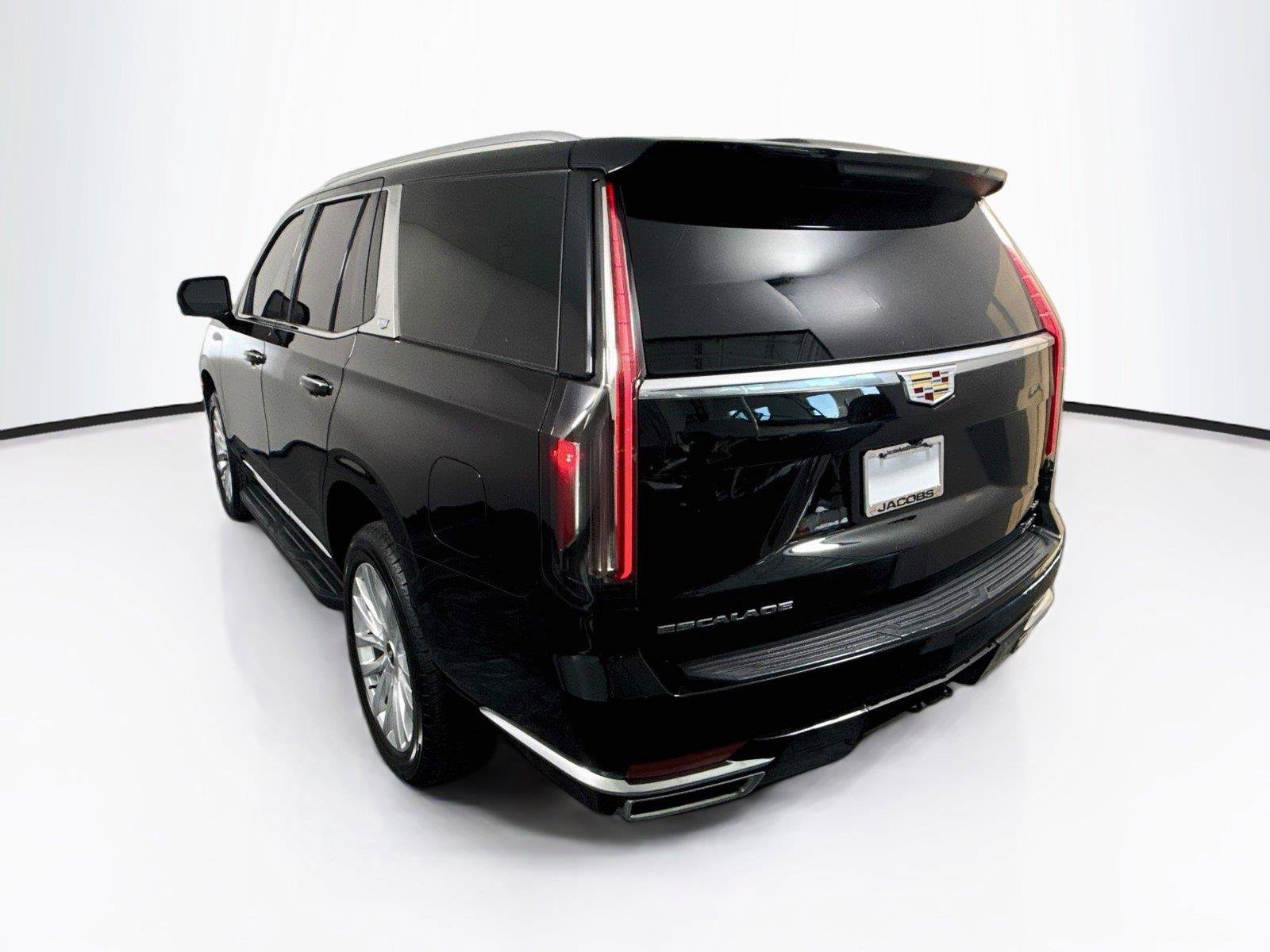 Used 2023 Cadillac Escalade Luxury RWD image 3