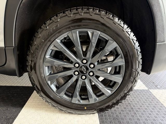 Used 2023 Chevrolet Traverse RS image 11