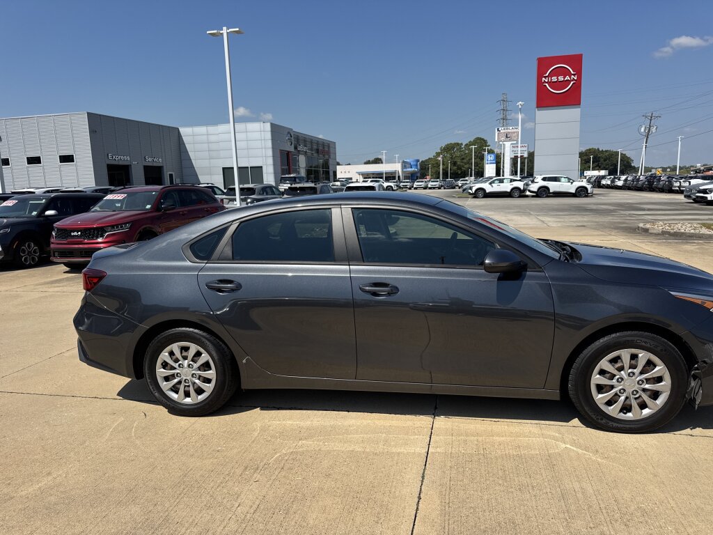 Certified 2022 Kia Forte Sedan FWD image 9