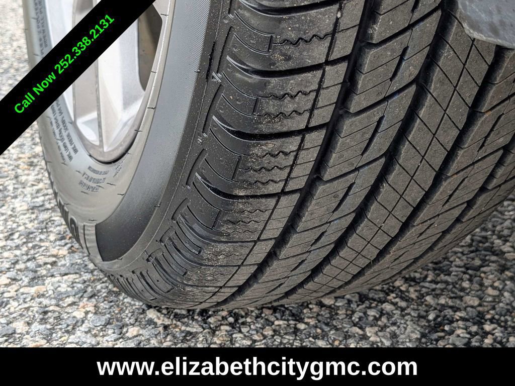 Used 2024 GMC Terrain SLT image 13