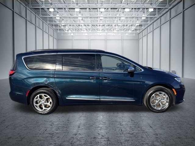 Used 2023 Chrysler Pacifica Limited w/ Uconnect Theater Family Group AWD/4WD image 6