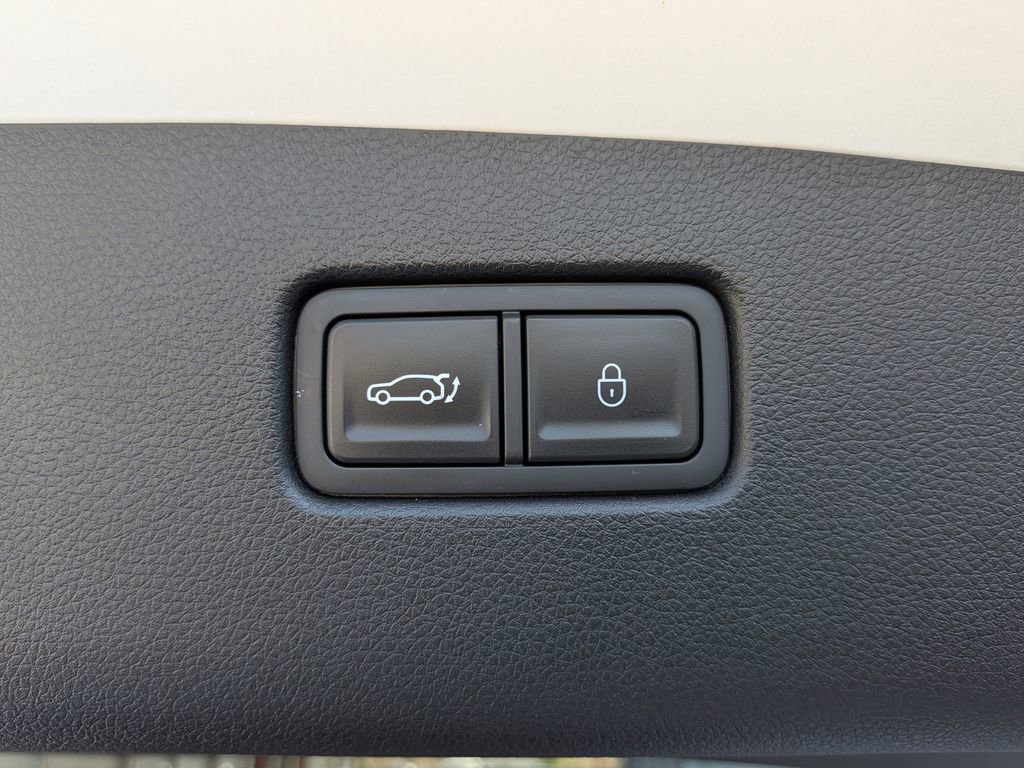 Used 2025 Genesis GV70 3.5T Sport w/ Sport Advanced Package image 31