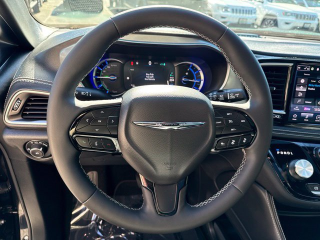 Used 2023 Chrysler Pacifica Limited w/ S Appearance Package FWD image 19