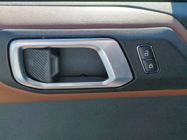Used 2023 Ford Bronco Outer Banks AWD/4WD image 13
