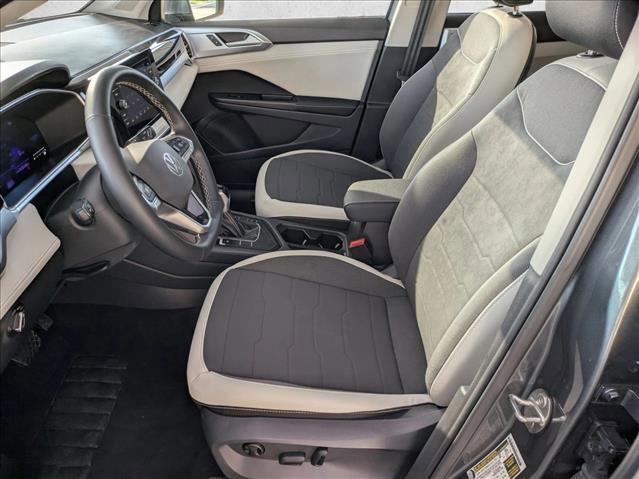 Used 2025 Volkswagen Taos SE image 16