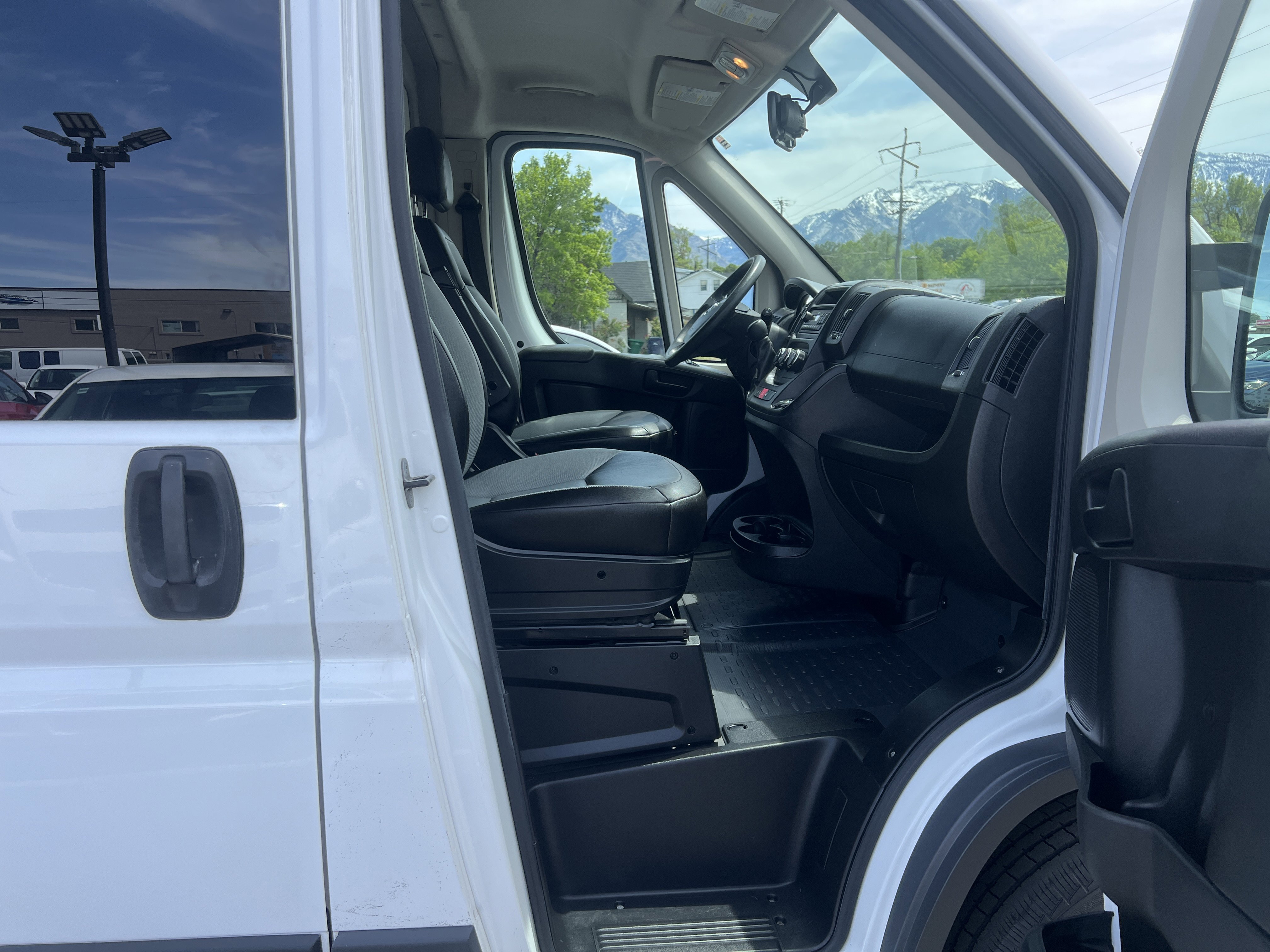 Used 2016 RAM ProMaster 2500 w/ Premium Appearance Group FWD image 20
