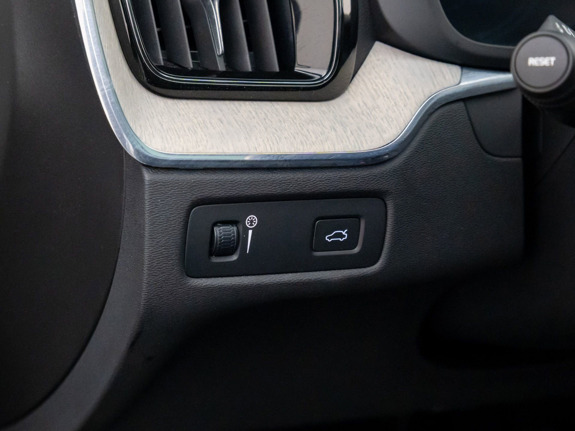 Used 2021 Volvo XC60 T6 Inscription w/ Advanced Package image 19