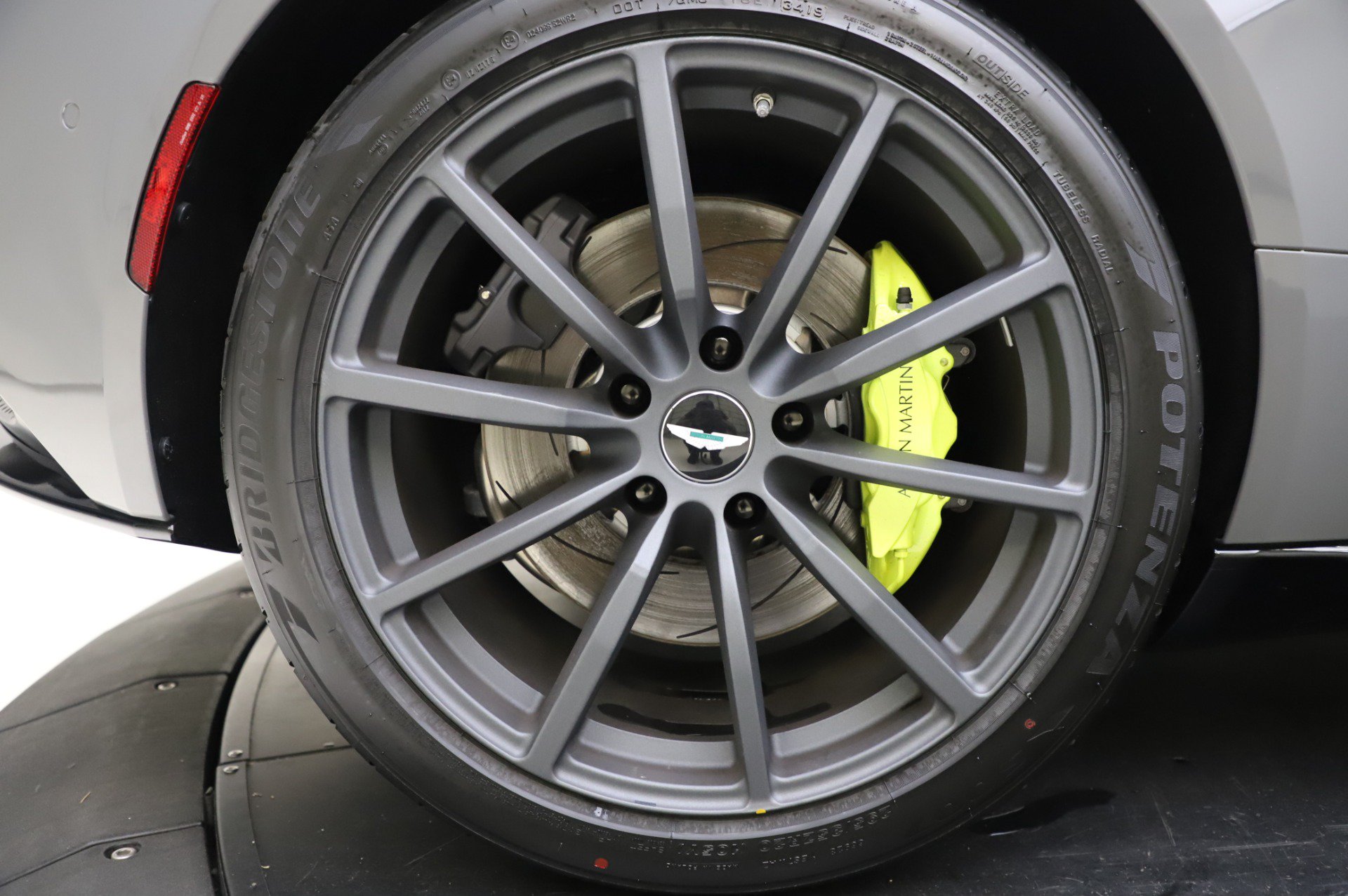 Used 2020 Aston Martin DB11 AMR RWD image 25