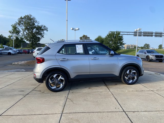 Used 2025 Hyundai Venue SEL FWD image 12