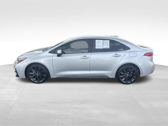 Used 2024 Toyota Corolla SE FWD image 2