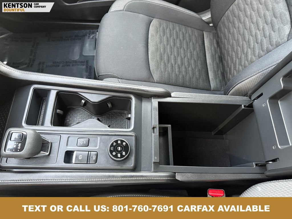 Used 2024 Nissan Pathfinder S image 18