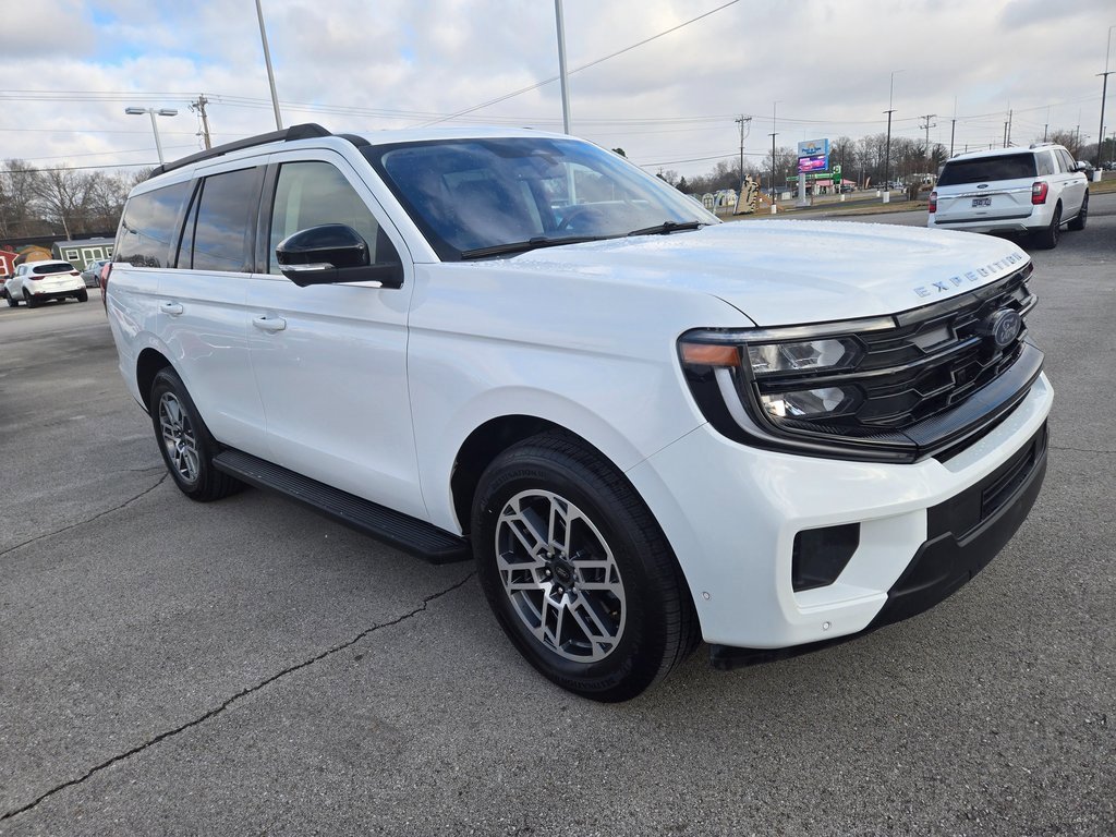 Used 2025 Ford Expedition Active image 2