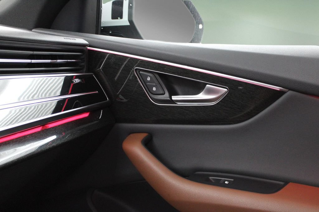 Used 2019 Audi Q8 Premium Plus w/ Premium Plus AWD/4WD image 38