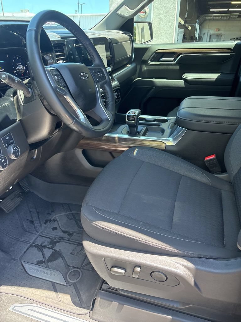 Used 2025 Chevrolet Silverado 1500 RST AWD/4WD image 12