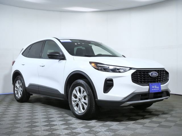 Certified 2025 Ford Escape Active w/ Cold Weather Package AWD/4WD image 1