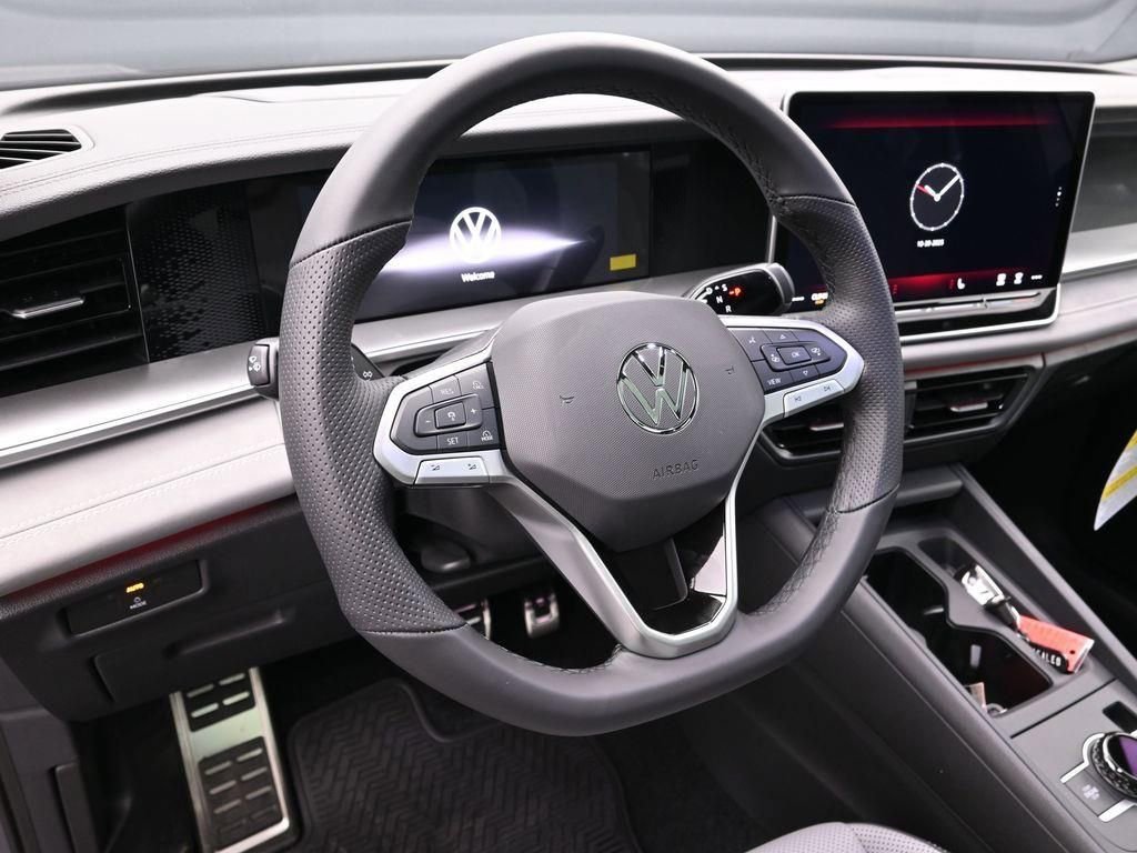 New 2026 Volkswagen Tiguan SE R-Line image 12