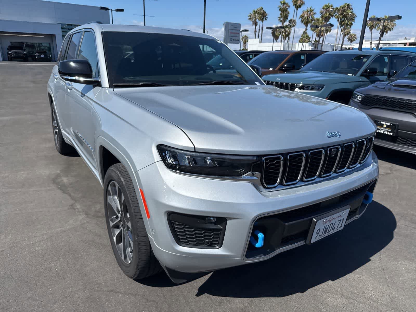 Used 2023 Jeep Grand Cherokee Overland w/ Advanced Protech Group III AWD/4WD image 7