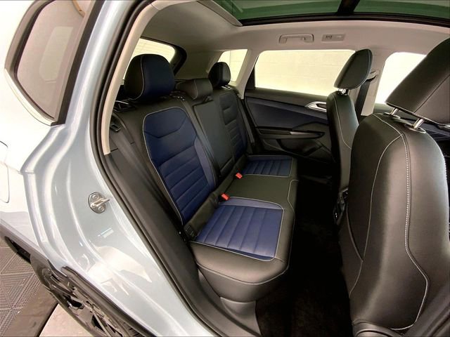 New 2026 Volkswagen Taos SEL image 10