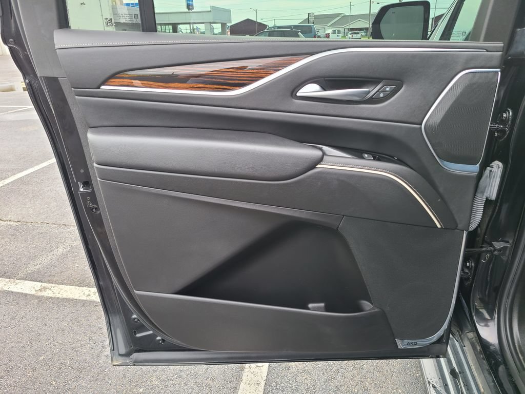 Used 2023 Cadillac Escalade ESV Premium Luxury AWD/4WD image 16