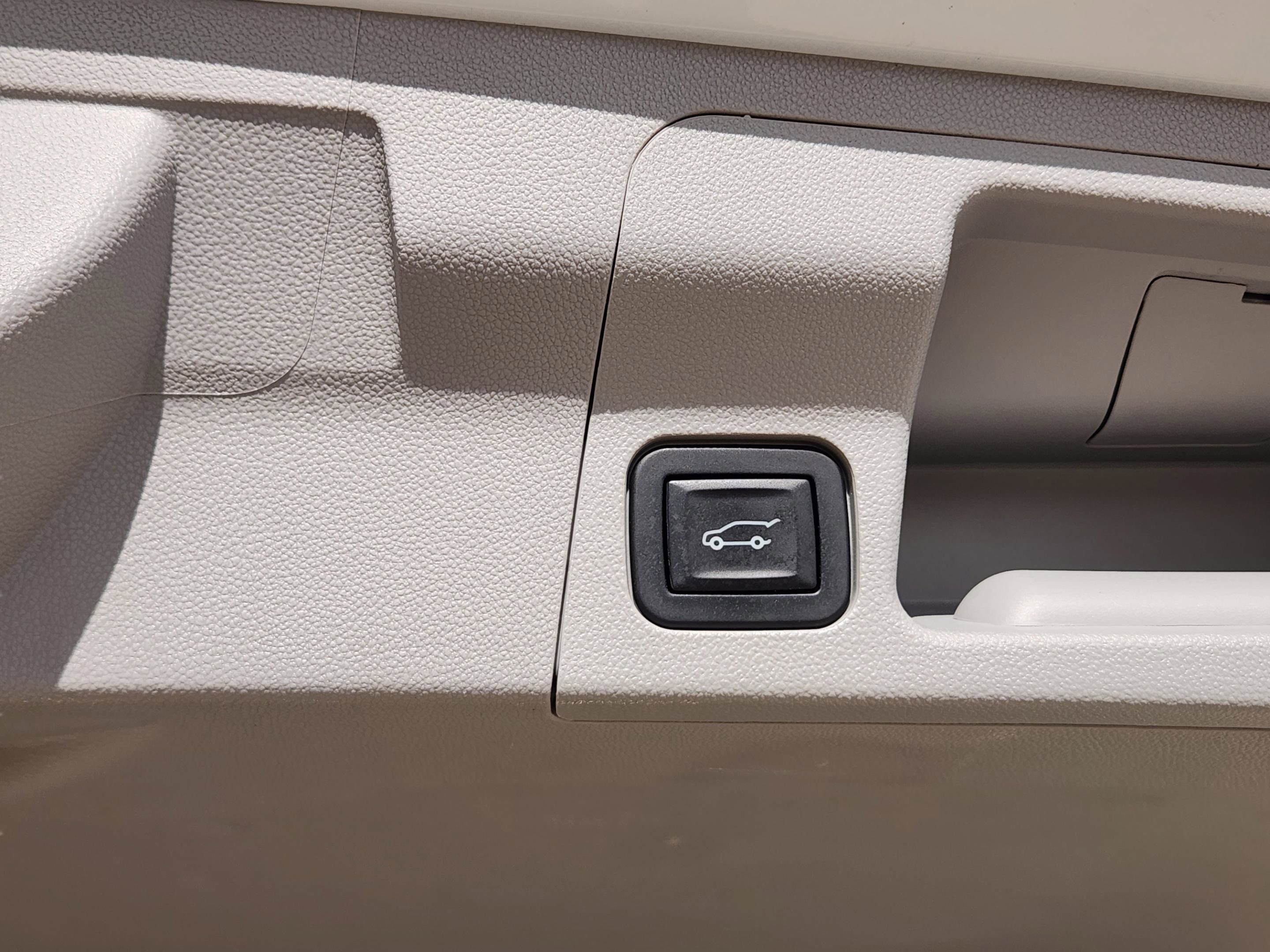 Used 2018 GMC Acadia SLT image 32