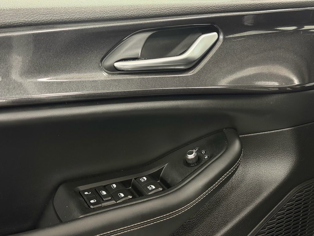 Used 2023 Jeep Grand Cherokee Altitude image 14