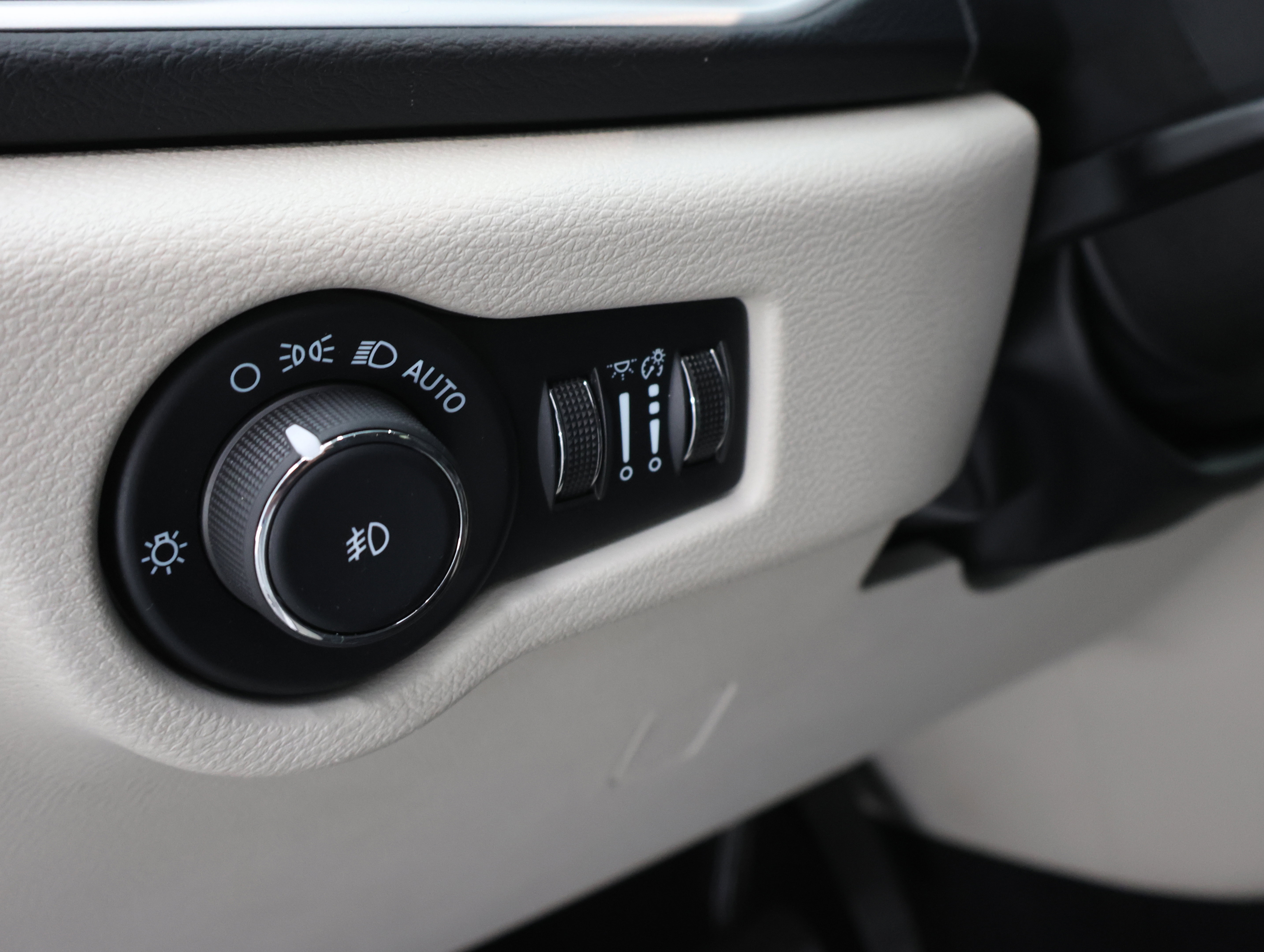 Used 2024 Chrysler Pacifica Touring-L FWD image 43