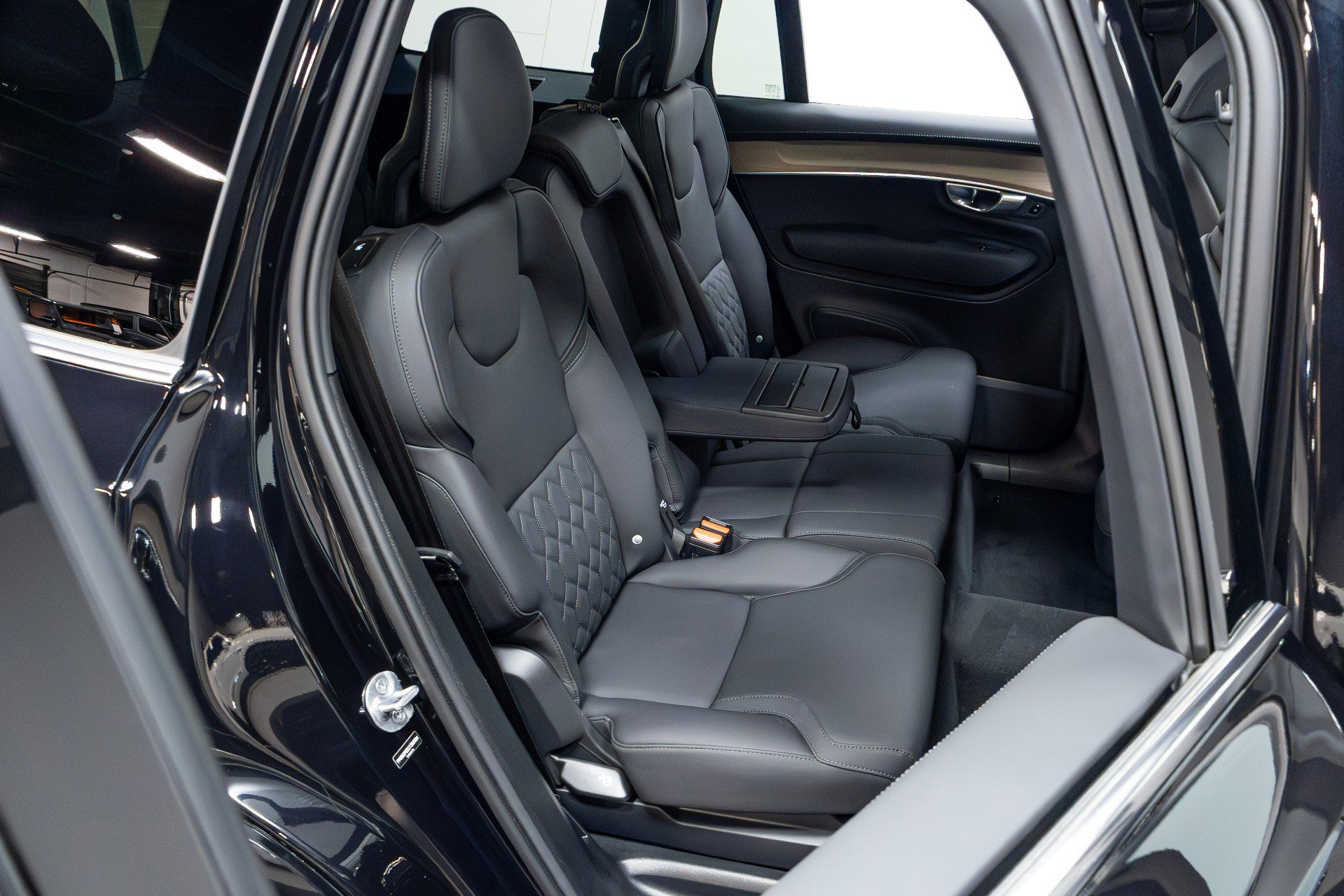 Used 2025 Volvo XC90 B6 Plus image 29