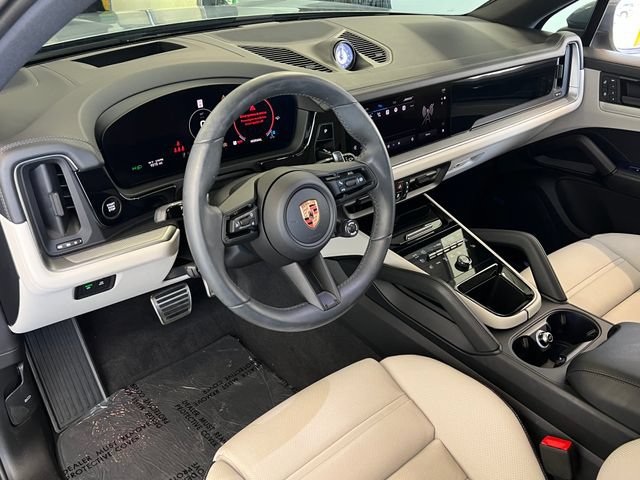 Used 2025 Porsche Cayenne S AWD/4WD image 22