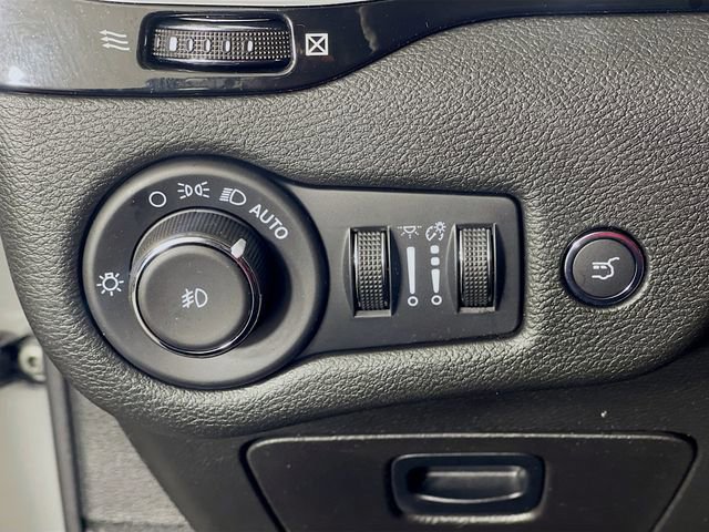 Used 2023 Jeep Cherokee Altitude Lux AWD/4WD image 11