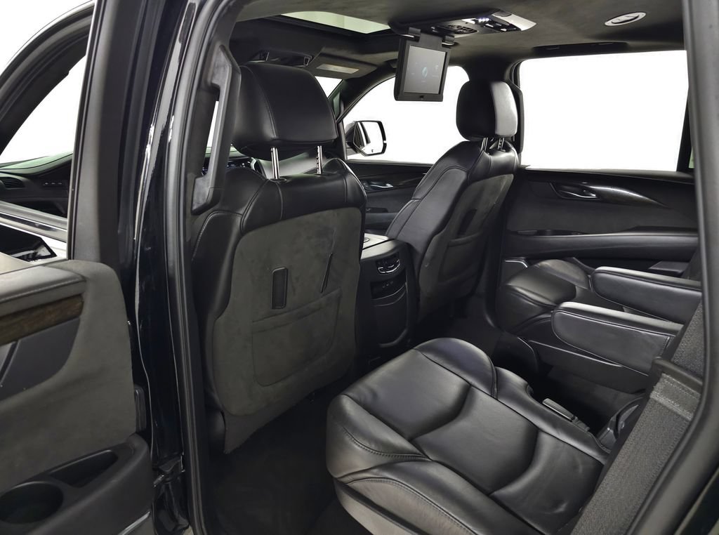 Used 2020 Cadillac Escalade Platinum w/ Escalade Sport Edition AWD/4WD image 39
