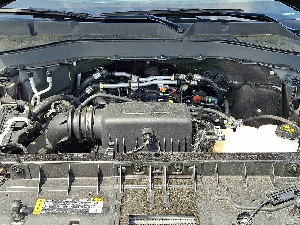 Used 2022 Ford Explorer XLT w/ Equipment Group 202A AWD/4WD image 29