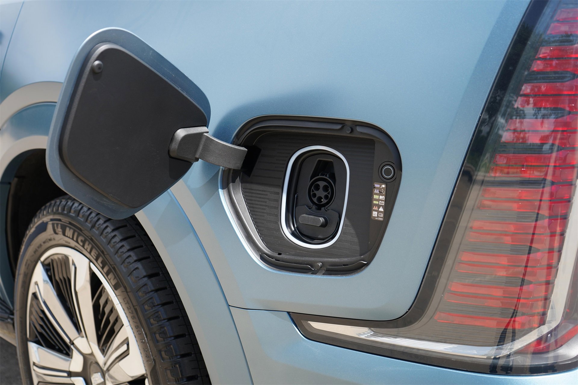 New 2025 Cadillac Escalade IQ Luxury 2 image 28