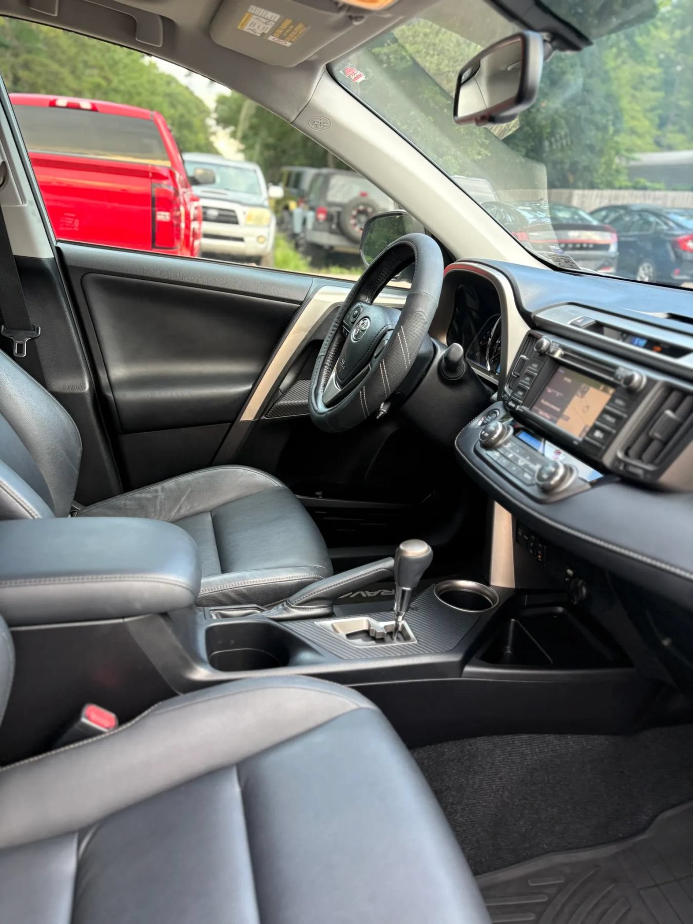 Used 2015 Toyota RAV4 Limited w/ Outdoor Package FWD image 33